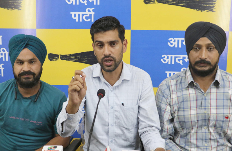 AAP leader Pratap Jamwal addressing a press conference at party office in Jammu. —Excelsior/Rakesh AAP leader Pratap Jamwal addressing a press conference at party office in Jammu. —Excelsior/Rakesh