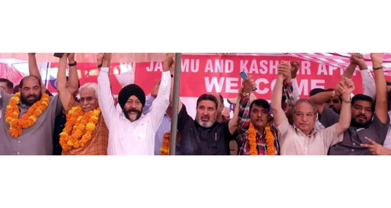 Senior Apni Party leaders at a public meeting at Bari Brahmana in Samba on Sunday. Senior Apni Party leaders at a public meeting at Bari Brahmana in Samba on Sunday.