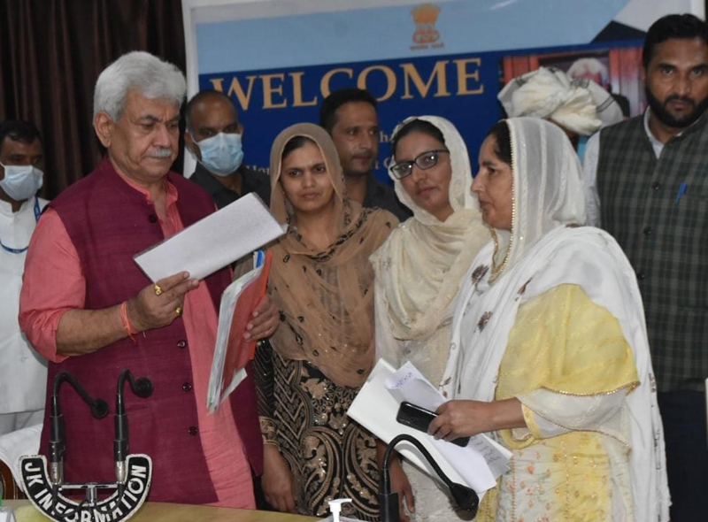 Lt Governor Manoj Sinha meeting a delegation at Poonch.