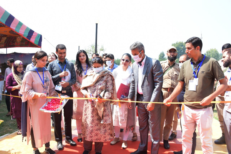 VC KU Prof Nilofer Khan inaugurating Exhibition-Cum-Innovators' Meet at University campus in Srinagar.
