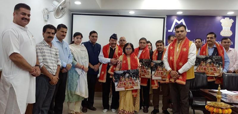 Mayor and Deputy Mayor JMC along with Residents Welfare Association representatives posing for a photograph during a seminar at Jammu on Wednesday. Mayor and Deputy Mayor JMC along with Residents Welfare Association representatives posing for a photograph during a seminar at Jammu on Wednesday.