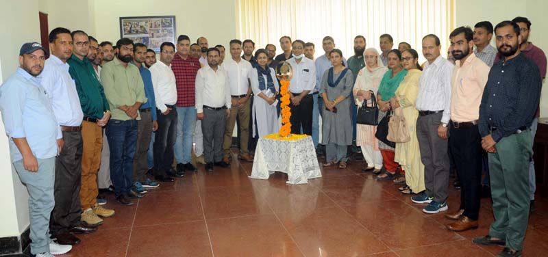 Mentors of Standards Clubs with Resource Persons during a training programme by BIS J&K Branch. Mentors of Standards Clubs with Resource Persons during a training programme by BIS J&K Branch.