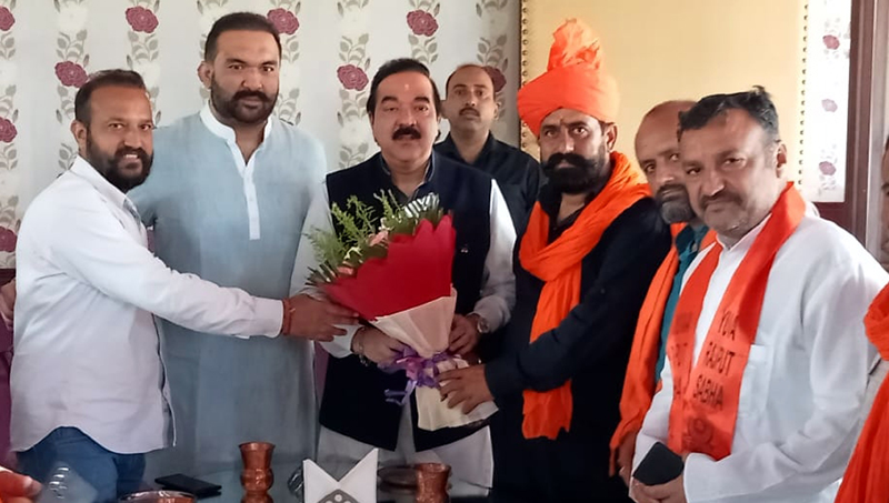 Senior BJP leader Ajatshatru Singh and his son Ranvijay Singh posing with YRS team. Senior BJP leader Ajatshatru Singh and his son Ranvijay Singh posing with YRS team.