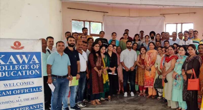 Participants of workshop posing for group photograph. Participants of workshop posing for group photograph.
