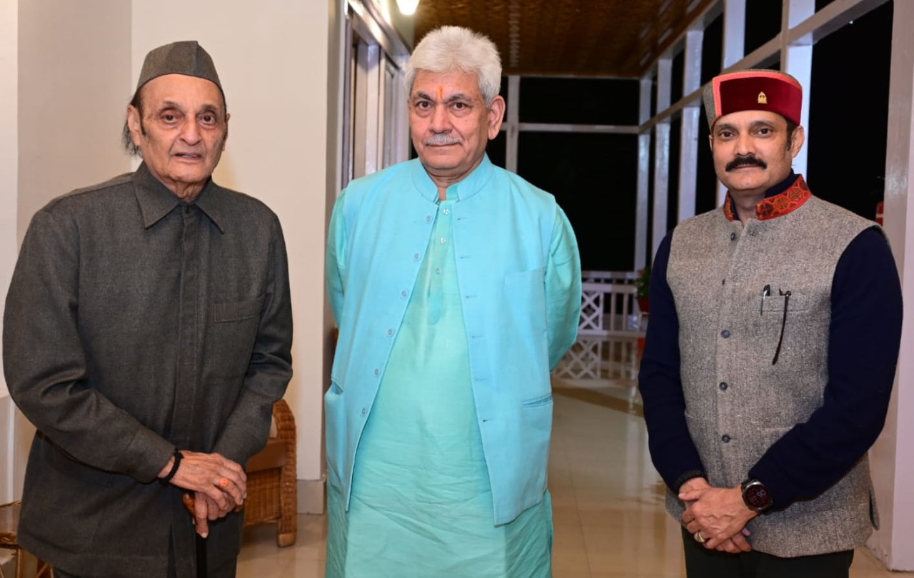 Dr. Karan Singh meets Lt Governor (1)
