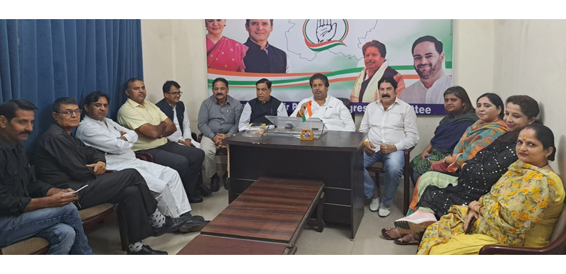 JKPCC working president, Raman Bhalla addressing party functionaries and corporators at Jammu on Thursday. JKPCC working president, Raman Bhalla addressing party functionaries and corporators at Jammu on Thursday.