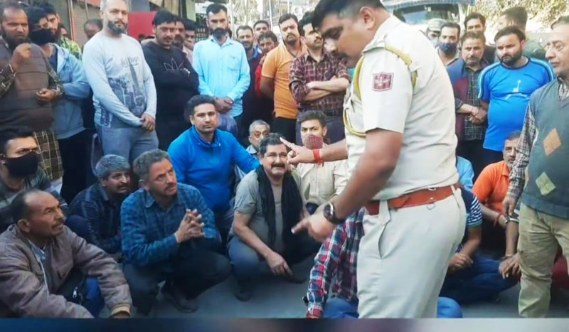 SHO Ramban Sandeep Singh Charak pacifying protesting people on Jammu-Srinagar National Highway at Ramban Town. SHO Ramban Sandeep Singh Charak pacifying protesting people on Jammu-Srinagar National Highway at Ramban Town.