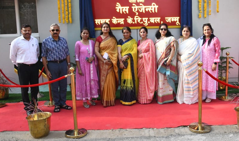 Dignitaries posing for photograph after inaugurating gas agency. Dignitaries posing for photograph after inaugurating gas agency.