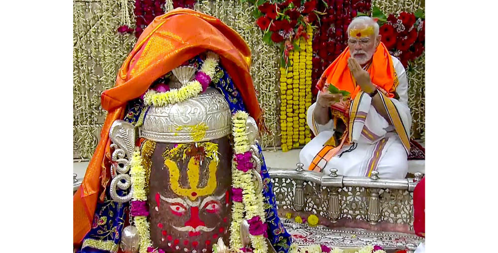 Prime Minister Narendra Modi offers prayer at Shri Mahakaleshwar temple in Ujjain on Tuesday. (UNI) Prime Minister Narendra Modi offers prayer at Shri Mahakaleshwar temple in Ujjain on Tuesday. (UNI)