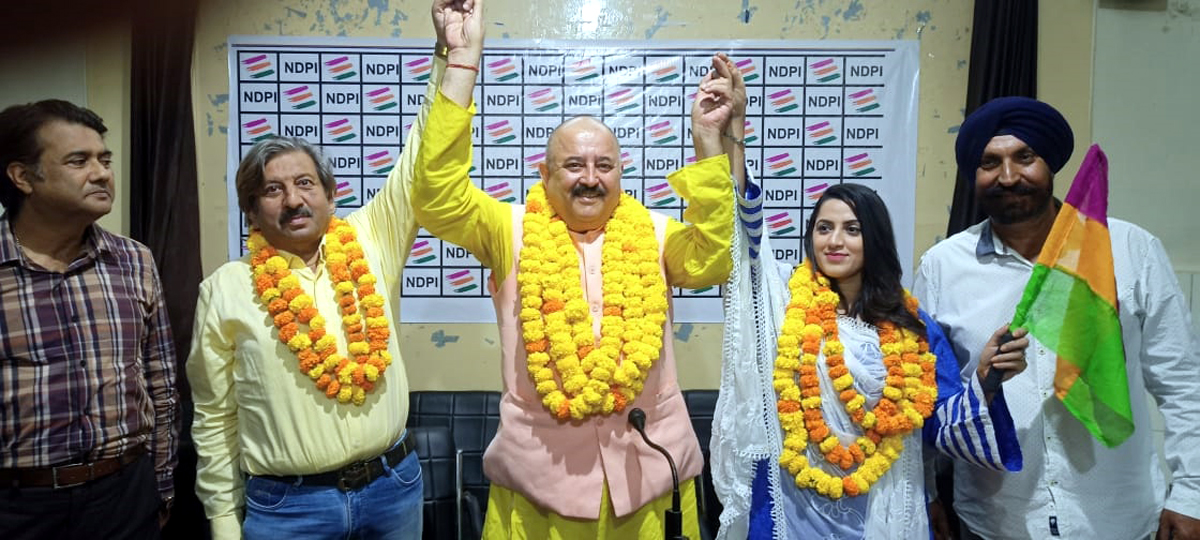 k-32 Rajesh Gupta garlanded after becoming NDPI J&K president.