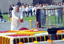 Vice President Jagdeep Dhankhar paying floral tributes at the Samadhi of Mahatma Gandhi on his 153rd birth anniversary, at Rajghat, in Delhi on Sunday. (UNI)