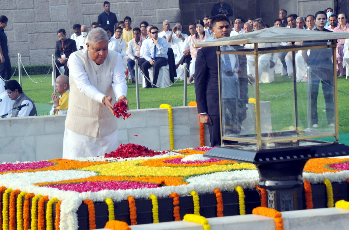 Vice President Jagdeep Dhankhar paying floral tributes at the Samadhi of Mahatma Gandhi on his 153rd birth anniversary, at Rajghat, in Delhi on Sunday. (UNI)