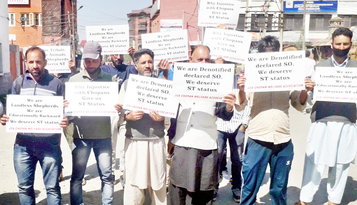 Jammu and Kashmir Chopan Welfare Association staging protest in Srinagar. -Excelsior/Shakeel