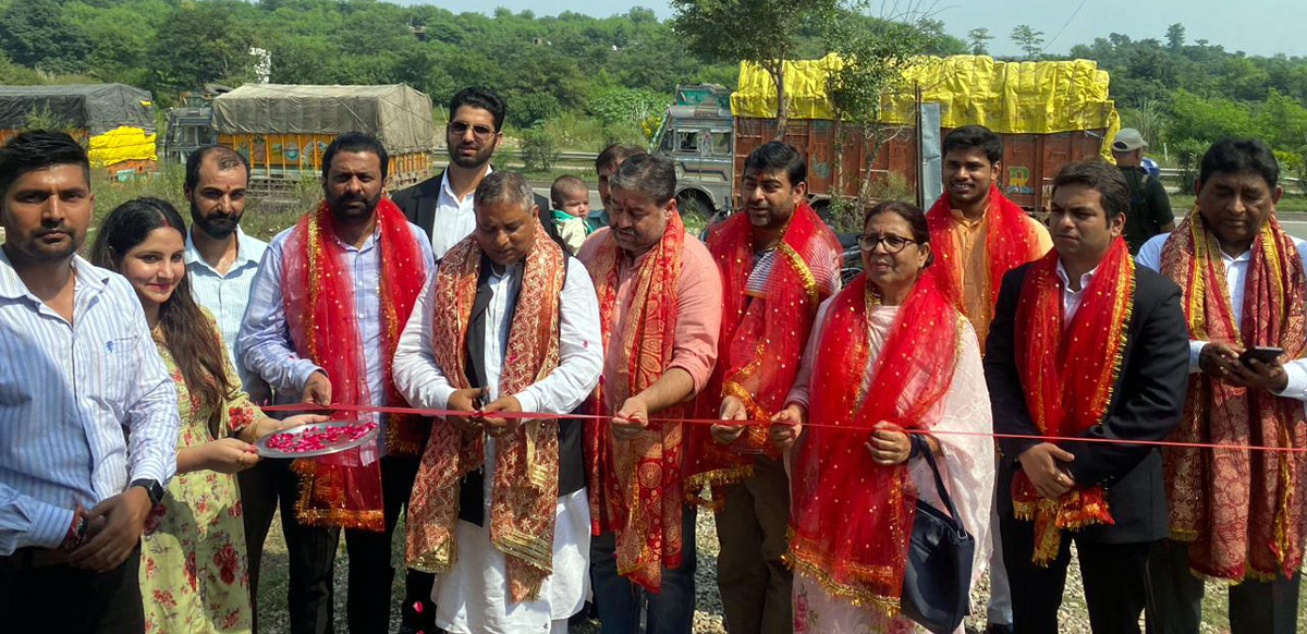 BJP leaders inaugurating Dosa Planet on Jammu-Katra road near IIT on Tuesday. BJP leaders inaugurating Dosa Planet on Jammu-Katra road near IIT on Tuesday.
