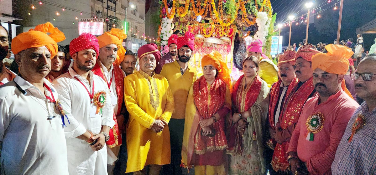 Dignitaries during Shobha Yatra on last day of Navratra Festival at Katra.