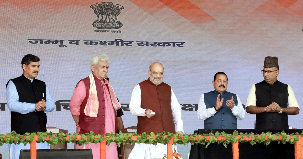 Union Home Minister Amit Shah inaugurating projects in Rajouri on Tuesday. -Excelsior pic by Rahi Kapoor & Imran