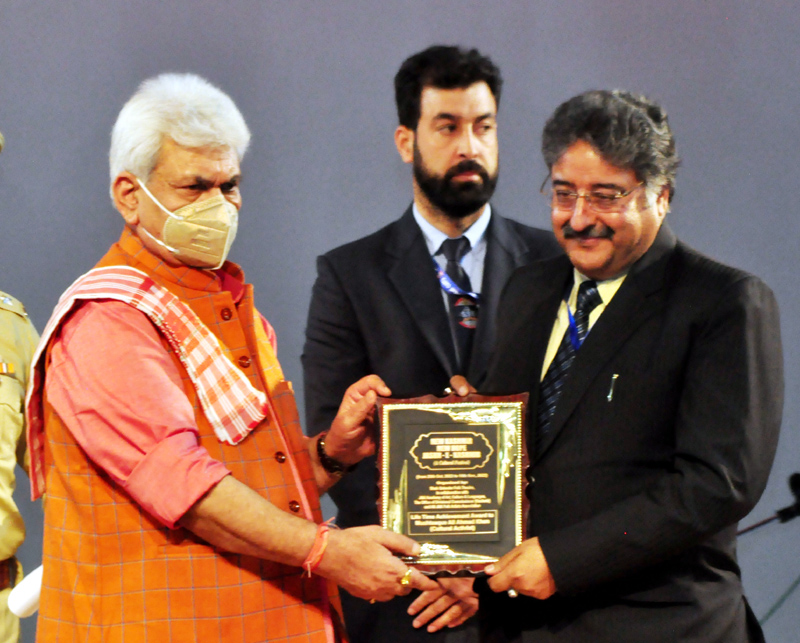 J&K LG confers 'Lifetime Achievement Award' to Mushtaaque Ali Ahmad Khan at a function in Kashmir. J&K LG confers 'Lifetime Achievement Award' to Mushtaaque Ali Ahmad Khan at a function in Kashmir.