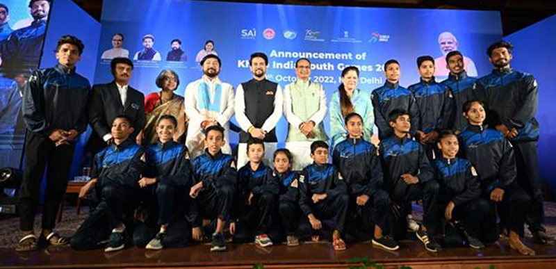 Union Minister for I&B and Sports Anurag Singh Thakur along with other dignitaries posing for group photograph. Union Minister for I&B and Sports Anurag Singh Thakur along with other dignitaries posing for group photograph.