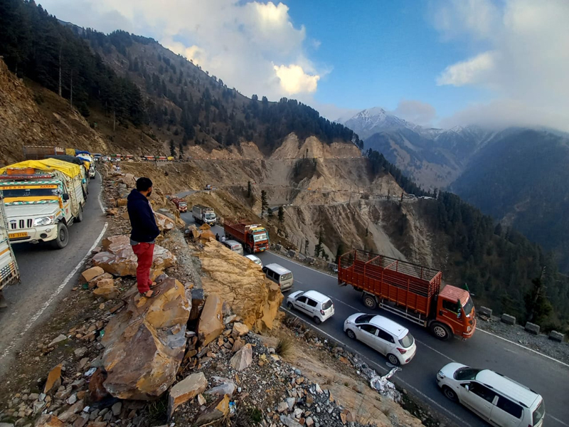 Vehicles movement allowed on Mughal Road on Wednesday. —Excelsior/Waseem Vehicles movement allowed on Mughal Road on Wednesday. —Excelsior/Waseem