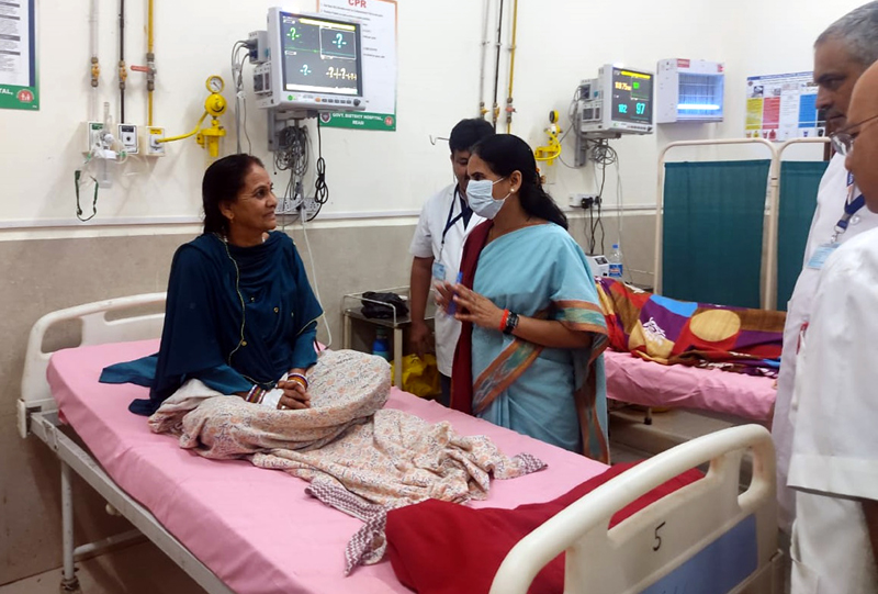 Union MoS H&FW Dr Bharati Pravin Pawar interacting with patient in DH Reasi. Union MoS H&FW Dr Bharati Pravin Pawar interacting with patient in DH Reasi.