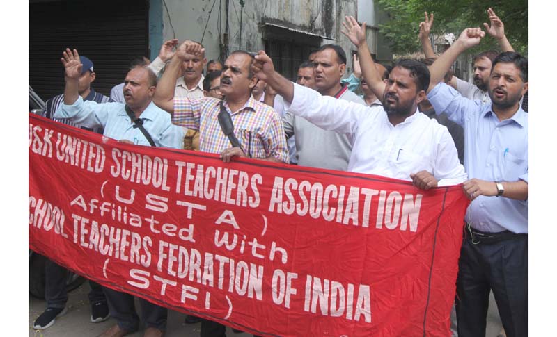 United School Teachers Association holding protest demonstration at Jammu on Sunday. -Excelsior/Rakesh United School Teachers Association holding protest demonstration at Jammu on Sunday. -Excelsior/Rakesh