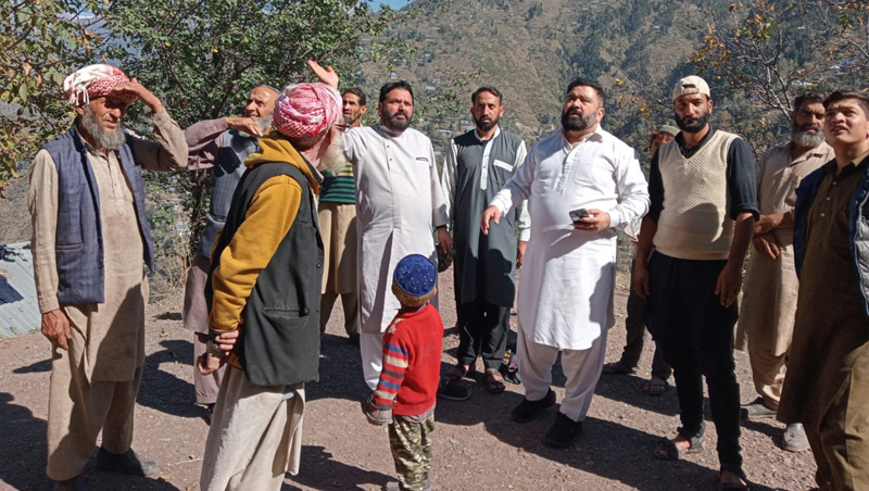 Ex-MLA Ajaz Jan interacting with villagers in Arai area of Mandi on Saturday. Ex-MLA Ajaz Jan interacting with villagers in Arai area of Mandi on Saturday.