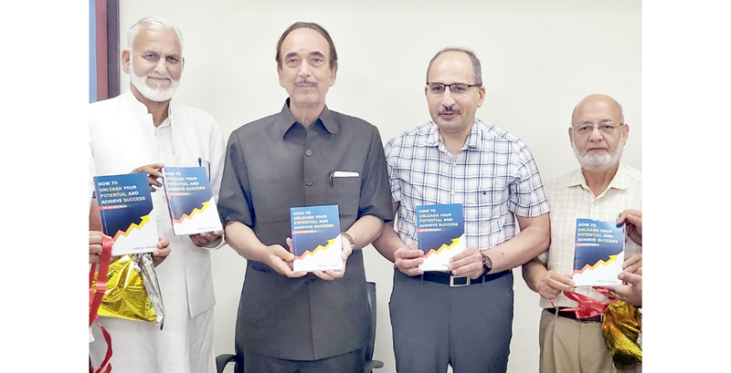 Former J&K Chief Minister Ghulam Nabi Azad and others during a book release function.