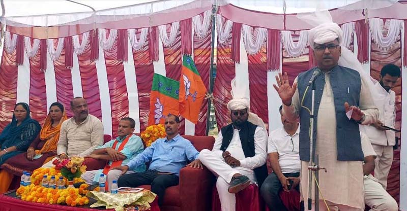 MP Er Gulam Ali Khatana addressing a public function at Purmandal, Jammu. MP Er Gulam Ali Khatana addressing a public function at Purmandal, Jammu.