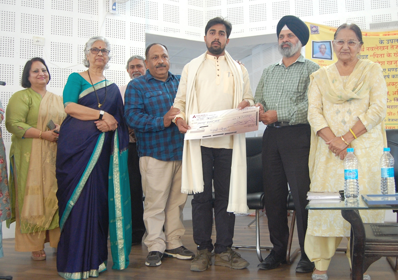 Young writer Naresh Khajuria receiving Navlekhan Tej Puraskar-2021 at Jammu on Saturday. Young writer Naresh Khajuria receiving Navlekhan Tej Puraskar-2021 at Jammu on Saturday.