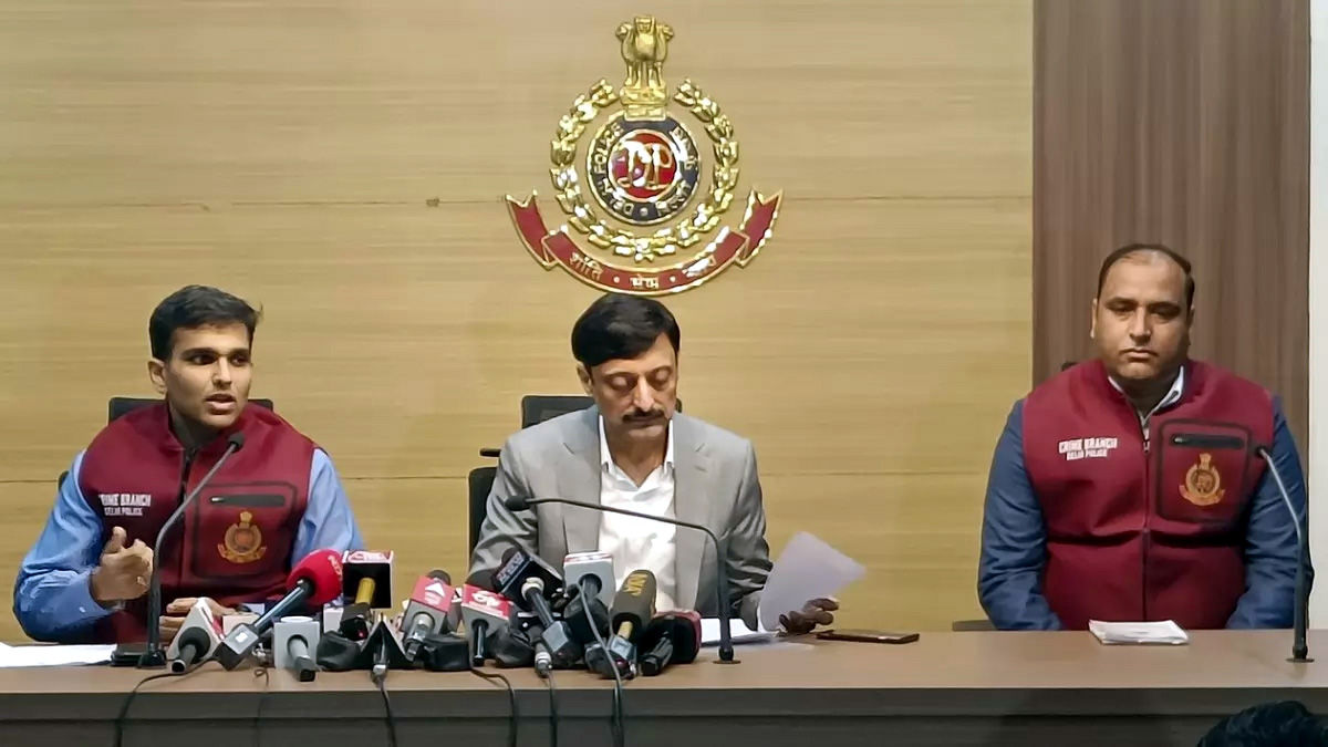 Special CP Crime Ravinder Yadav (centre) with Delhi Police, DCP Crime Amit Goel (left) addresses a press conference in connection with the Pandav Nagar murder case, at PHQ in New Delhi.