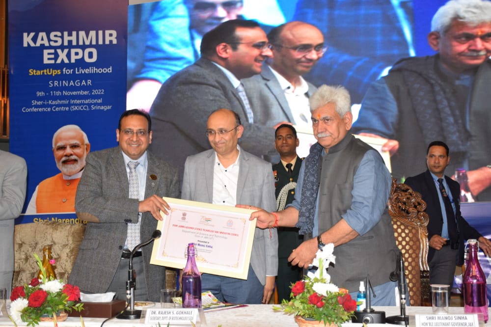 Lt Governor addresses æKashmir Expo- Start Up for LivelihoodÆ at Srinagar (9)