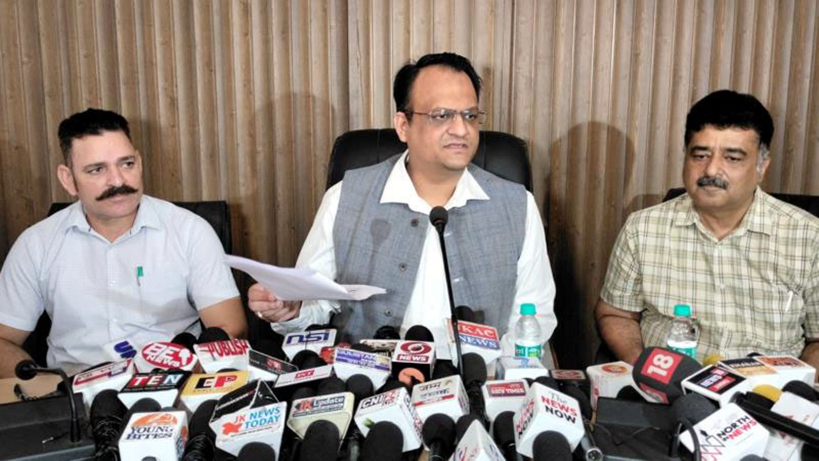MD JPDCL talking to media persons at Jammu on Friday. MD JPDCL talking to media persons at Jammu on Friday.