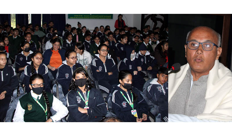 Mayor addressing students on ‘Corruption Free India’ at DPS Jammu on Tuesday. -Excelsior/Rakesh