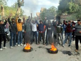 Students of BGSB University staging protest against worst condition of road leading to University in Rajouri. - Excelsior/ Imran
