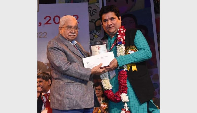 Rajeshwar Singh 'Raju' receiving Bal Sahitya Award-2022 at a function in New Delhi. Rajeshwar Singh 'Raju' receiving Bal Sahitya Award-2022 at a function in New Delhi.