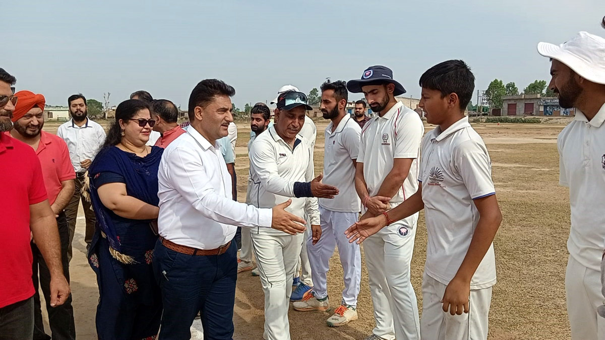 Deputy Drug Controller, Mohd Iqbal Palla interacting with players at Satriyan in RS Pura on Thursday. Deputy Drug Controller, Mohd Iqbal Palla interacting with players at Satriyan in RS Pura on Thursday.