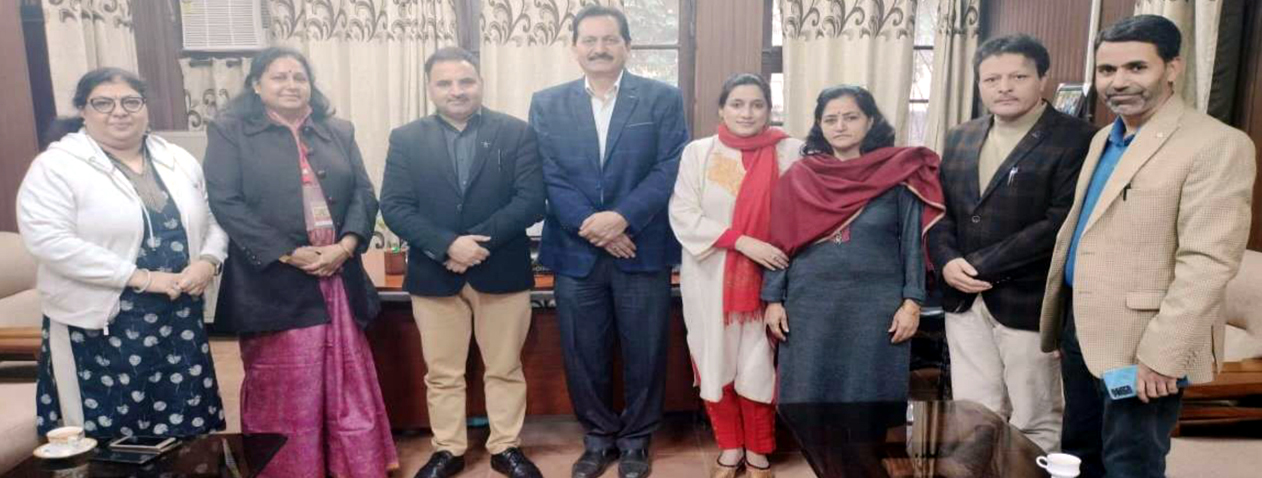 SSP Security with college faculty after delivering lecture on Tuesday. SSP Security with college faculty after delivering lecture on Tuesday.