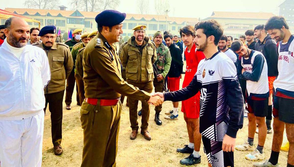Chief guest, SSP Sandeep Mehta interacting with players at DPL Anantnag on Monday. Chief guest, SSP Sandeep Mehta interacting with players at DPL Anantnag on Monday.