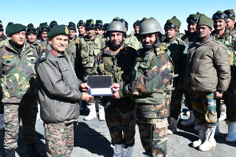 Northern Command chief Lt Gen Upendra Dwivedi meeting troops during visit to Uri sector on Saturday.