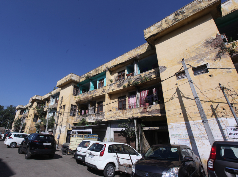 Old unsafe Ware House buildings to be dismantled by JDA in Jammu shortly. — Excelsior / Rakesh Old unsafe Ware House buildings to be dismantled by JDA in Jammu shortly. — Excelsior / Rakesh