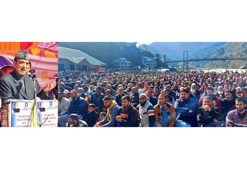 Former Chief Minister Ghulam Nabi Azad addressing a large DAP rally in Bhallesa area of Doda on Tuesday. -Excelsior/Rafi Choudhary Former Chief Minister Ghulam Nabi Azad addressing a large DAP rally in Bhallesa area of Doda on Tuesday. -Excelsior/Rafi Choudhary