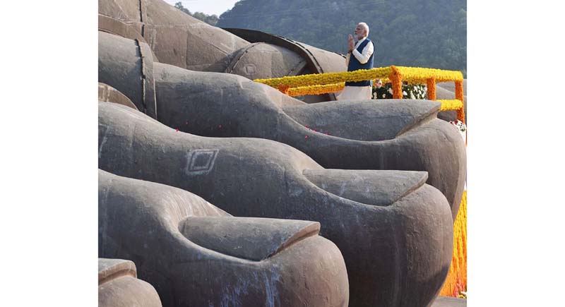 Prime Minister Narendra Modi paying homage to Sardar Vallabhbhai Patel on his 147th birth anniversary at Statue of Unity in Kevadia, Gujarat on Monday. (UNI) Prime Minister Narendra Modi paying homage to Sardar Vallabhbhai Patel on his 147th birth anniversary at Statue of Unity in Kevadia, Gujarat on Monday. (UNI)