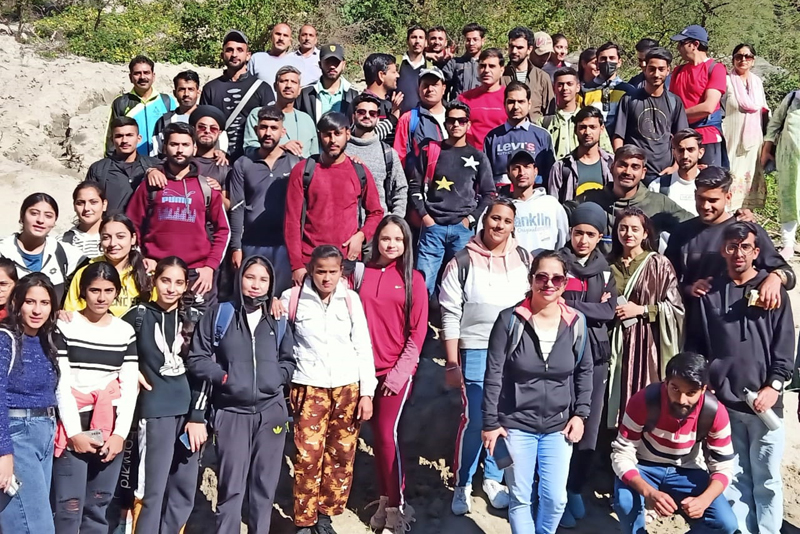Trekkers posing for a group photograph on Sunday. Trekkers posing for a group photograph on Sunday.