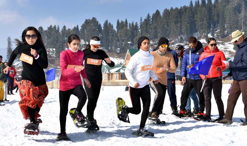 Participants of SnowShoe event at Gulmarg on Sunday. Participants of SnowShoe event at Gulmarg on Sunday.