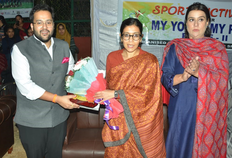DC Jammu Avny Lavasa being awarded in presence of Secretary Sports Council, Nuzhat Gul on Sunday. DC Jammu Avny Lavasa being awarded in presence of Secretary Sports Council, Nuzhat Gul on Sunday.