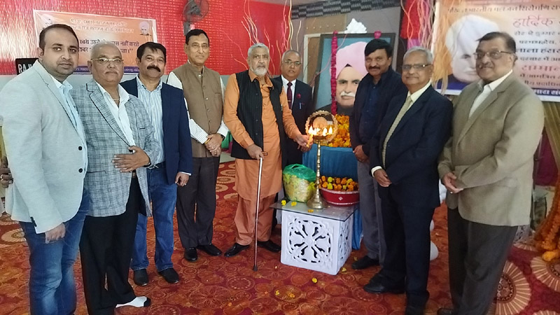 Office bearers of different organizations posing for a group photograph after paying tributes to Lala Hansraj Mahajan. Office bearers of different organizations posing for a group photograph after paying tributes to Lala Hansraj Mahajan.