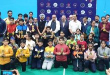 Winner and runner-ups posing for photograph with Mayor JMC Rajinder Sharma and others.