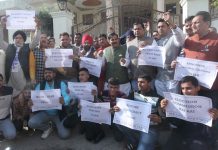 AAP leaders and activists protesting in front of Election Commission office at Jammu on Friday. —Excelsior/Rakesh