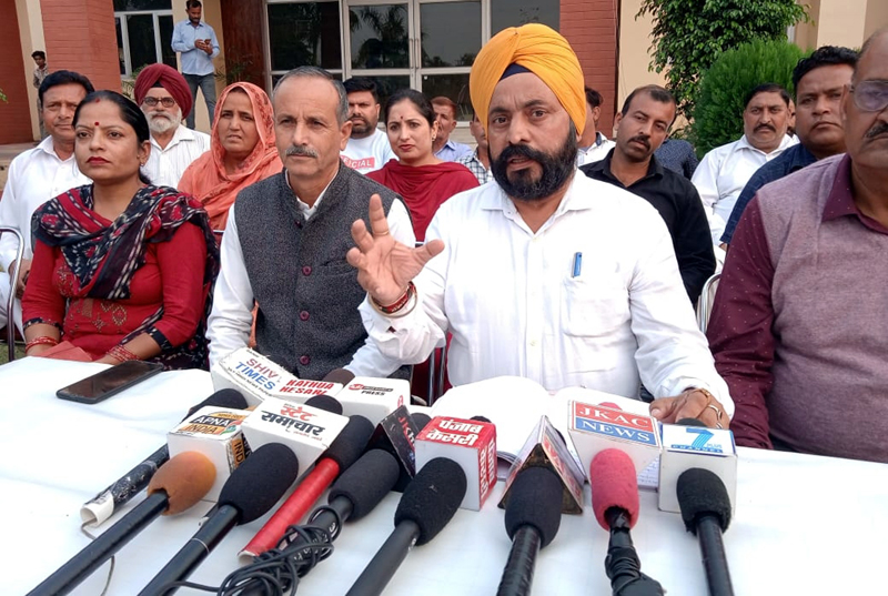 AJKPC general secretary Gurdeep Saini flanked by others addressing joint press conference at R S Pura in Jammu. AJKPC general secretary Gurdeep Saini flanked by others addressing joint press conference at R S Pura in Jammu.