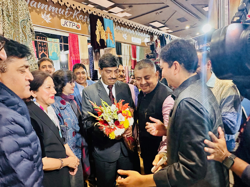 CS Dr Arun K Mehta being presented bouquet by dignitaries on Thursday. CS Dr Arun K Mehta being presented bouquet by dignitaries on Thursday.
